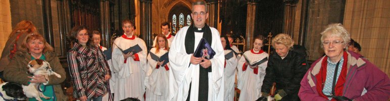 The Very Revd Dermot Dunne and members of Peata with their dogs following the blessing of the dogs at the Christ Church Cathedral Charity Carol Service in aid of Peata – Providing a Pet Therapy Service to caring institutions in Dublin.