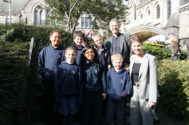 Children & Staff from Rathmichael NS with Canon Fred Applebe at the Dublin & Glendalough Diocesan Primary Schools Service