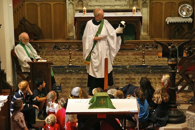 Revd Niall Stratford gives the youth address.