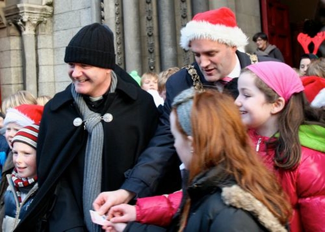 The Lord Mayor of Dublin Naoise Ó Muirí makes his donation to the Black Santa Appeal with the help of the pupils of Kildare Place School. The annual appeal was launched at St Ann’s Church, Dawson Street, today (December 17) and continues until Christmas Eve. 