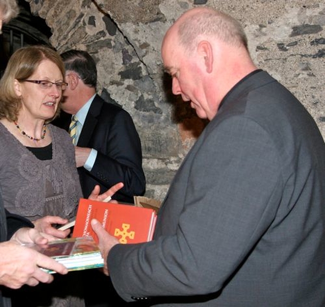 Sales of Cumann Gaelach na hEaglaise’s new Bilingual Services book were brisk following its launch in Christ Church Cathedral on Saturday. Archdeacon of Glendalough, the Ven Ricky Rountree is pictured purchasing his copy from the Cumann’s development officer, Caroline Nolan. 