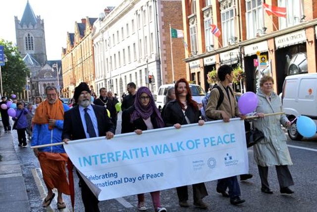 Dublin’s faith leaders and members of Dublin City Interfaith Forum carried a banner through the city today (Sunday September 15) to mark the UN International Day of Peace. 