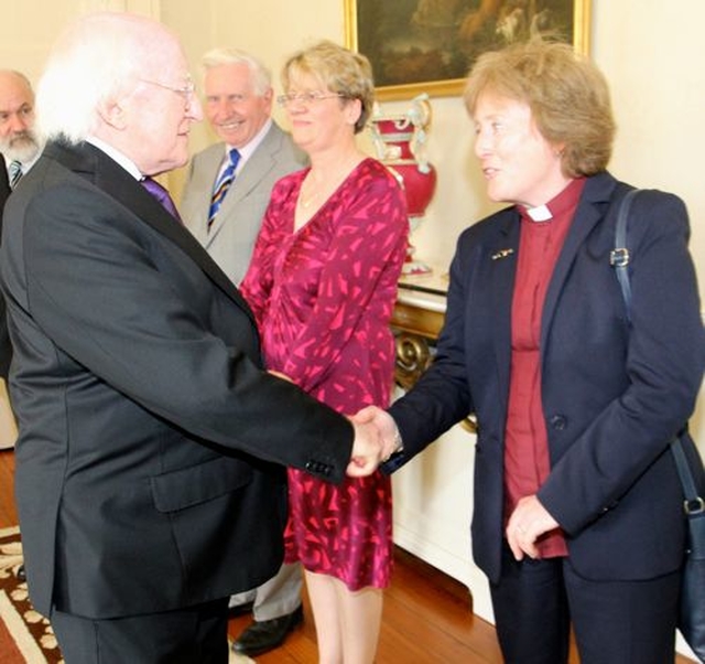 The Revd Adrienne Galligan meets President Michael D Higgins during the visit of Cumann Gaelach na hEaglaise to Áras an Uachtaráin. 