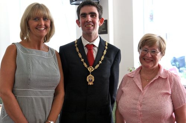 Mandy Watts, the deputy Lord Mayor of Dublin, Padraig McLoughlin, and the manager of Damer Court, Enid Richardson, at Damer Court’s open day. 