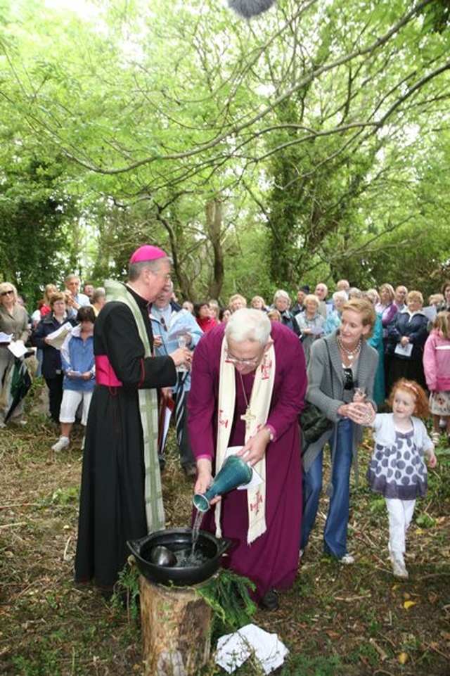 The Archbishops of Dublin, the Most Revd Dr John Neill (right, Church of Ireland) and the Most Revd Diarmuid Martin (left, Roman Catholic) pour water to sprinkle on the joint congregation to remind them of their baptism at the joint pilgrimage of Enniskerry Church of Ireland and Roman Catholic parishioners. The pilgrimage to a number of Christian sites in Enniskerry is part of the Enniskerry 150 celebrations which mark the anniversary of the foundation of three local parishes (2 Church of Ireland and 1 Roman Catholic).