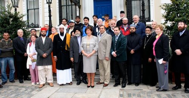 Interfaith leaders and some participants in Dublin Interfaith Forum’s first Walk of Peace to mark UN International Day of Peace with Cllr Edie Wynne outside the Mansion House. 