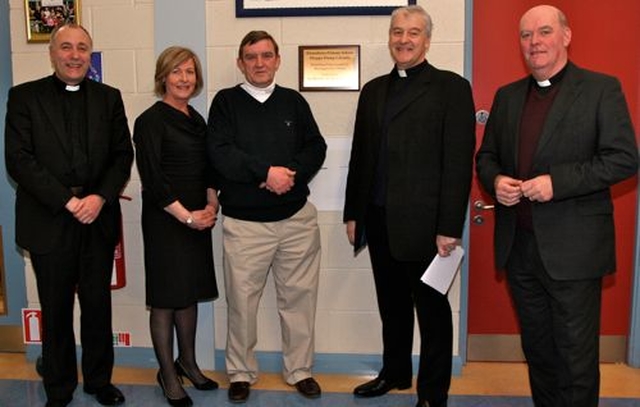 A plaque marking the dedication of Khanaberia Primary School in Calcutta was unveiled in Blessington No 1 School by the Archbishop of Dublin, the Most Revd Dr Michael Jackson. Pictured are the Revd Leonard Ruddock, school principal Lillian Murphy, Dr David Mulcahy, Archbishop Michael Jackson and Archdeacon Ricky Rountree. 