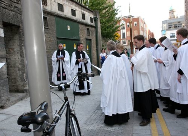 The newly reopened Smithfield entrance to St Michan’s Church is dedicated by the Vicar of the Christ Church Cathedral Group of Parishes, Archdeacon David Pierpoint and Curate, Revd David McDonnell.