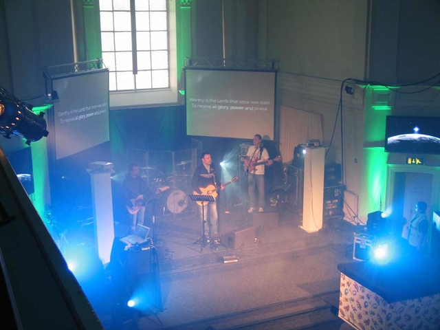 Eoghan Heaslip leading the singing at Urban Soul.