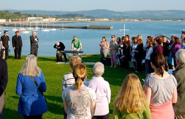 A Sonrise Service at Wicklow Harbour featured members of the Unity Gospel Choir with Neville Cox on keyboard and Dan Healy on the African Tom Tom. (Photo: Lesley Rue)