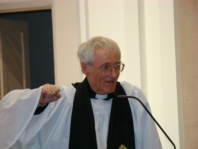 Canon Horace McKinley giving a vote of thanks at the Discovery Diocesan Thanksgiving Service.