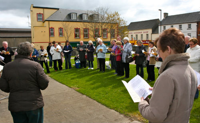 A good crowd turned out to take part in the ecumenical service in Arklow on Good Friday. 