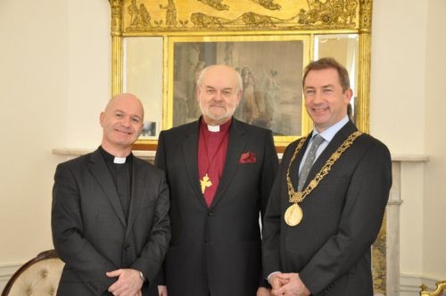 The Bishop of London, the Rt Revd Richard Chartres, is on a two day visit to Dublin and Glendalough. Yesterday, Wednesday February 26, he met the Lord Mayor of Dublin, Óisín Quinn, in the Mansion House accompanied by the Vicar of St Ann’s, Dawson Street, the Revd David Gillespie. 