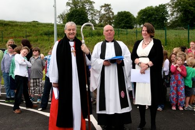 Archbishop Michael Jackson, Archdeacon Ricky Rountree and school principal, Anna Ovington at the unveiling of the art project ‘Flow’ by local artist, James Hayes. 