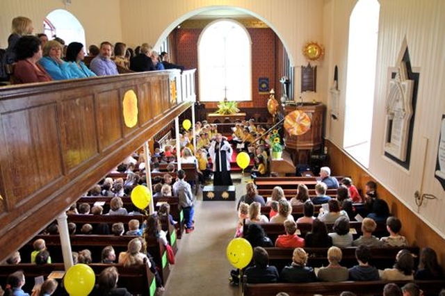 The Revd Leonard Ruddock introduces the West Glendalough Children’s Choral Festival service in Donoughmore. 