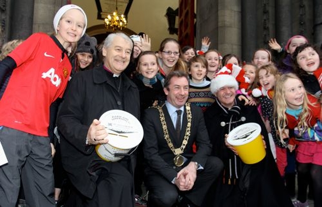 The 2013 Black Santa Sit Out was officially launched today (December 18) by the Archbishop of Dublin, Dr Michael Jackson and the Lord Mayor of Dublin, Oisín Quinn, who are pictured with the Vicar of St Ann’s Church, Dawson Street, the Revd David Gillespie and the choir of Kildare Place School. The Vicar, curate and staff of the church will continue to collect for charities every day until Christmas Eve. 