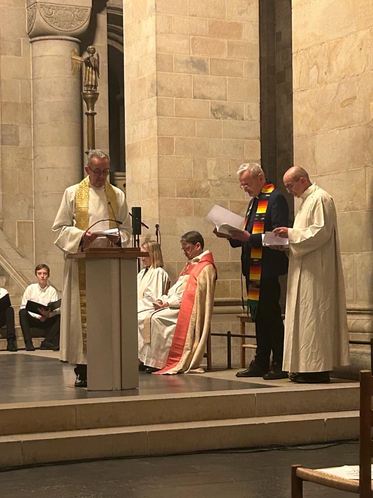 Dean Dermot Dunne leading prayers in Lund Cathedral.