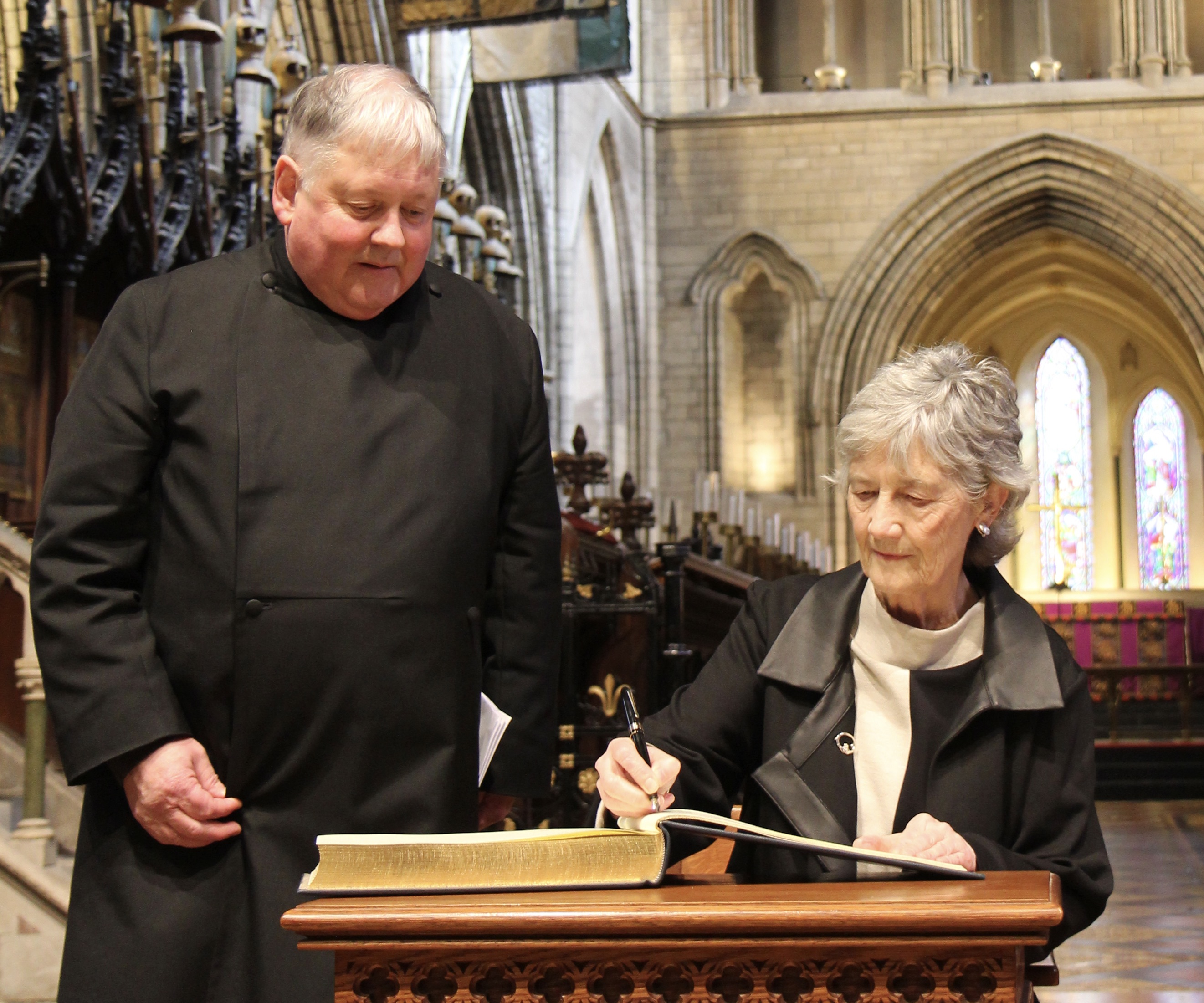 President Connolly signs the visitors' book.